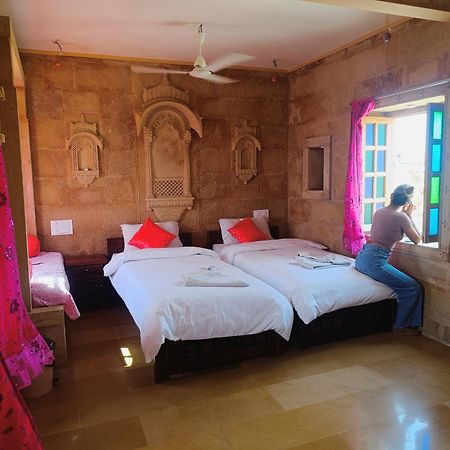 Mud Mirror Guesthouse Jaisalmer Exteriör bild