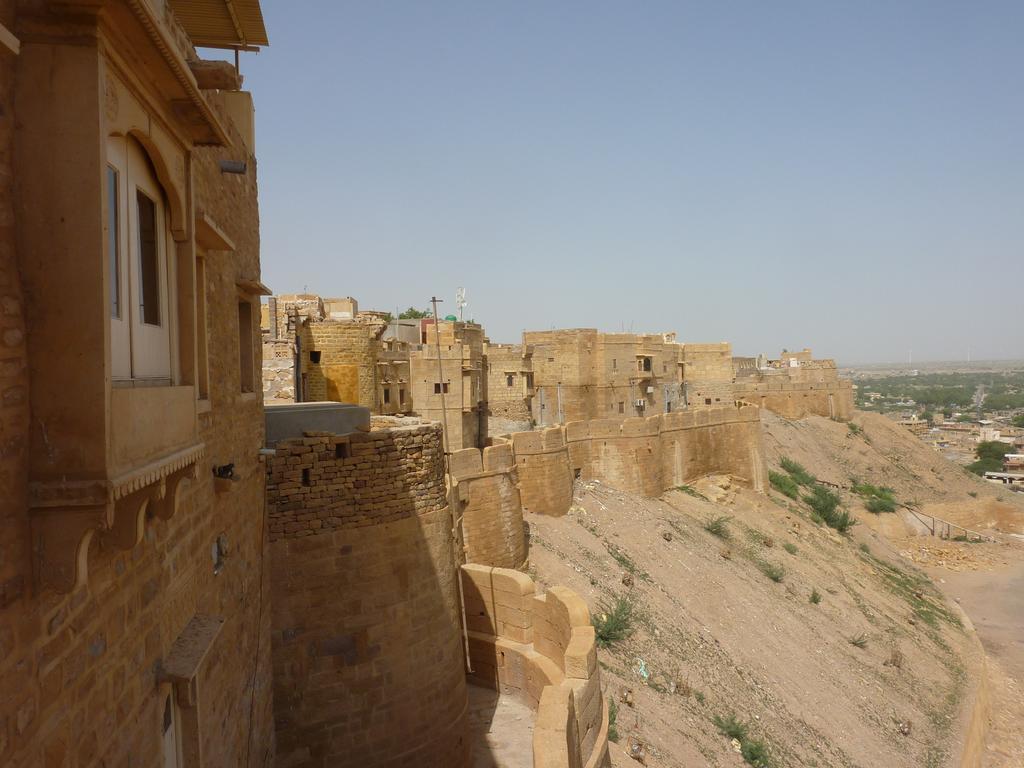 Mud Mirror Guesthouse Jaisalmer Exteriör bild
