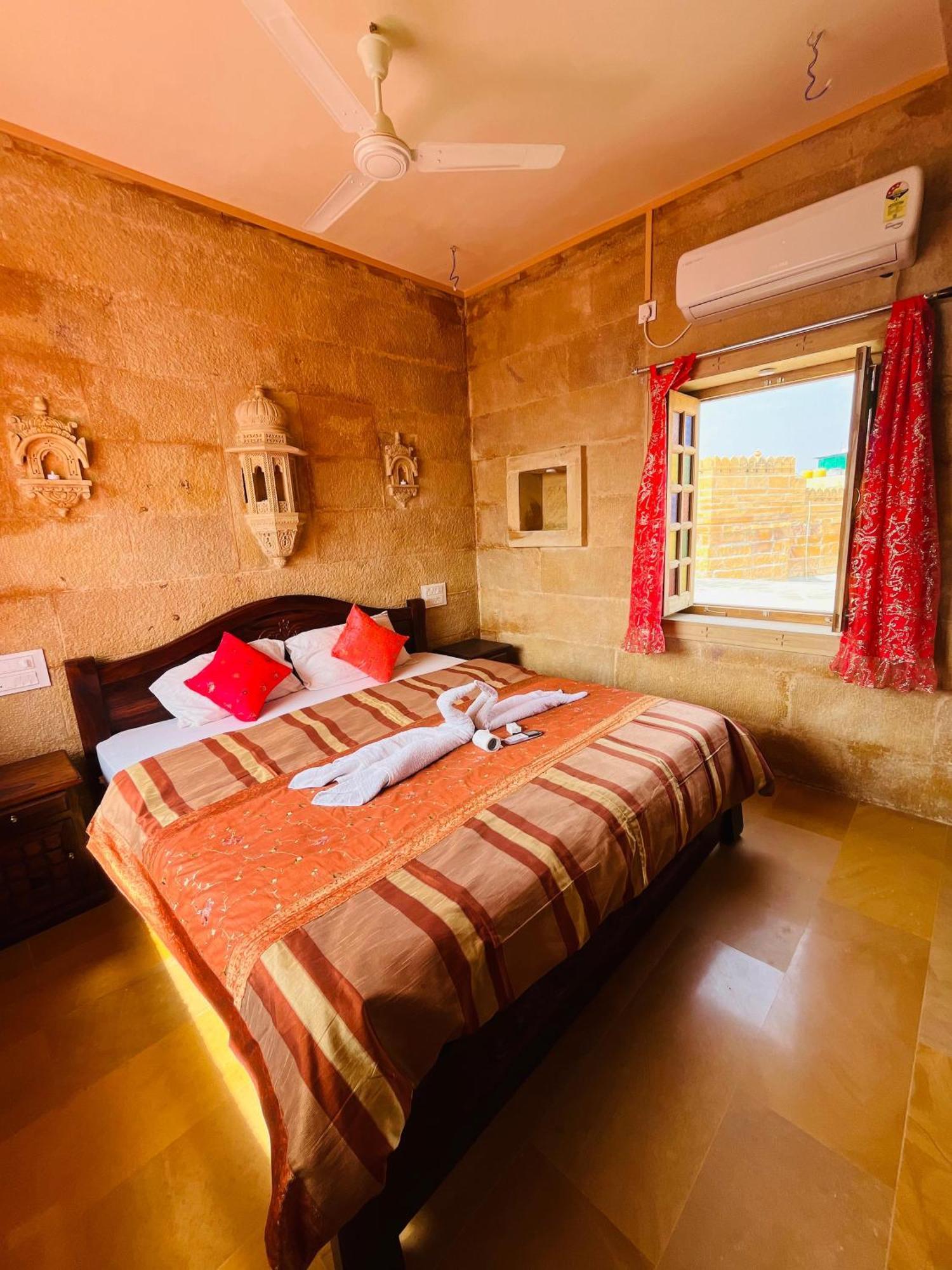 Mud Mirror Guesthouse Jaisalmer Exteriör bild