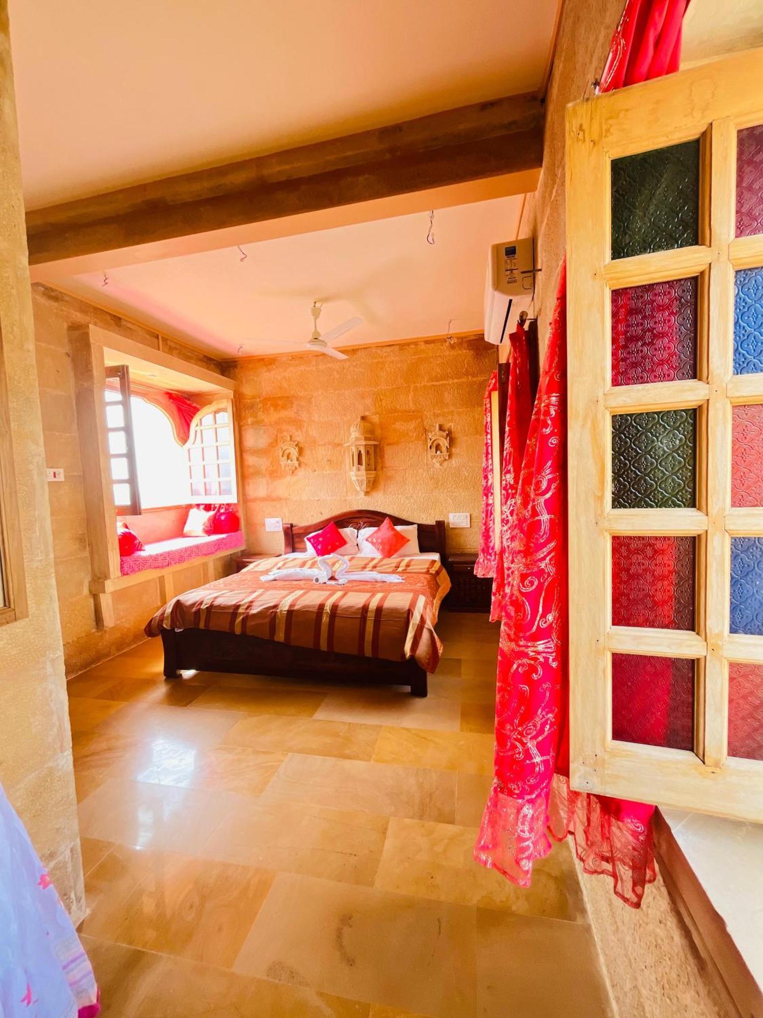 Mud Mirror Guesthouse Jaisalmer Exteriör bild