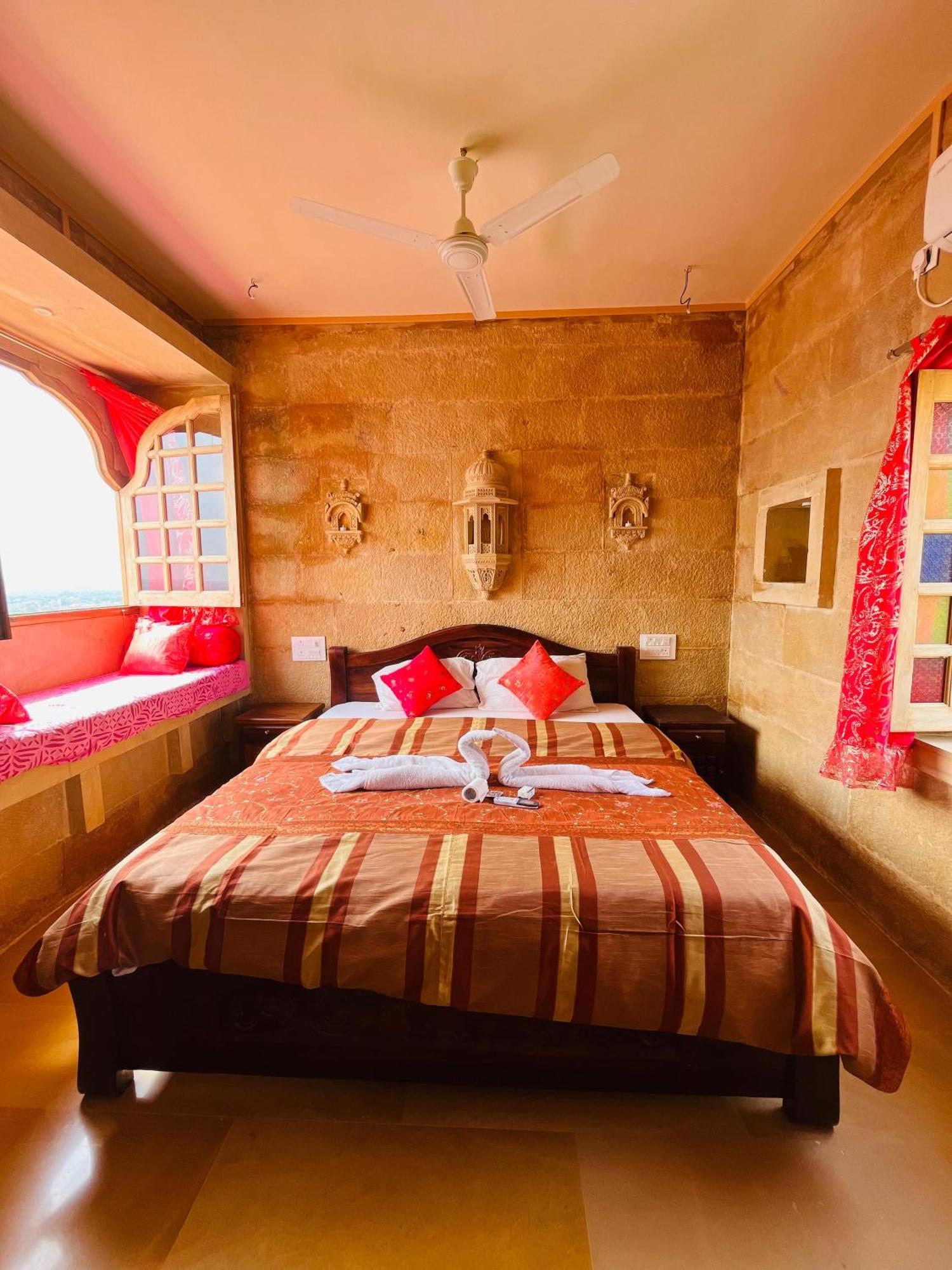 Mud Mirror Guesthouse Jaisalmer Exteriör bild