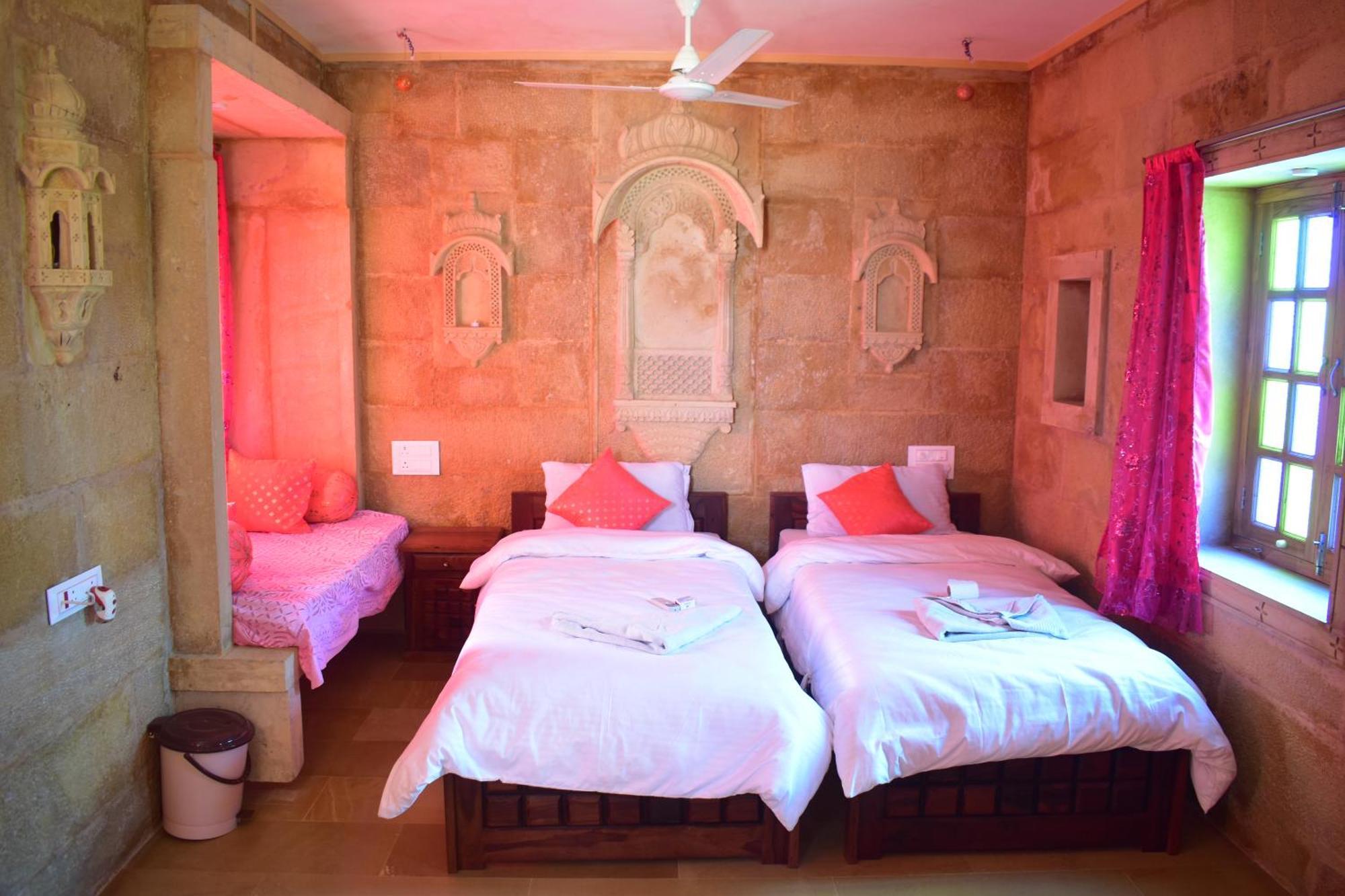 Mud Mirror Guesthouse Jaisalmer Exteriör bild