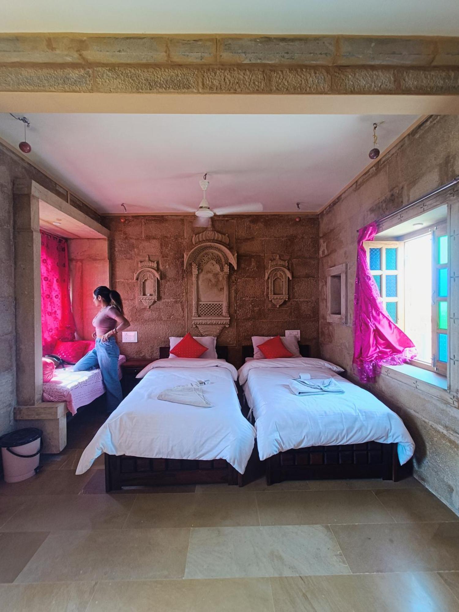 Mud Mirror Guesthouse Jaisalmer Exteriör bild