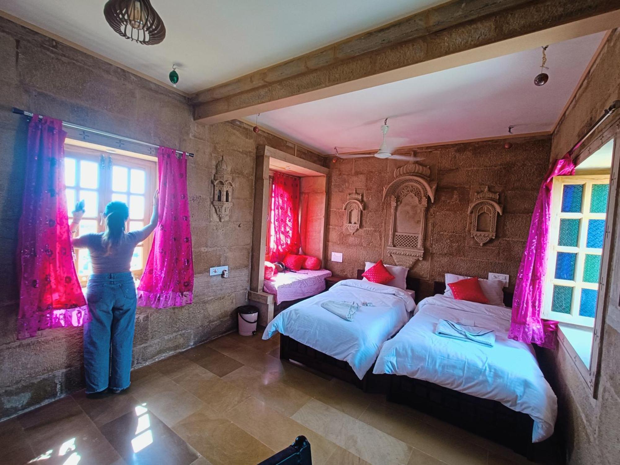 Mud Mirror Guesthouse Jaisalmer Exteriör bild