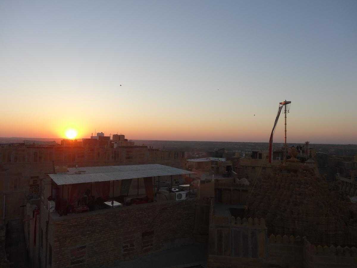 Mud Mirror Guesthouse Jaisalmer Exteriör bild